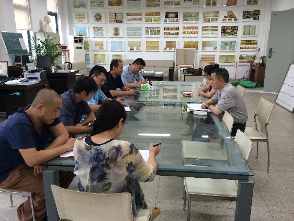 图为梁远钢书记访谈我系工作室教师 图为梁远钢书记访谈我系工作室教师